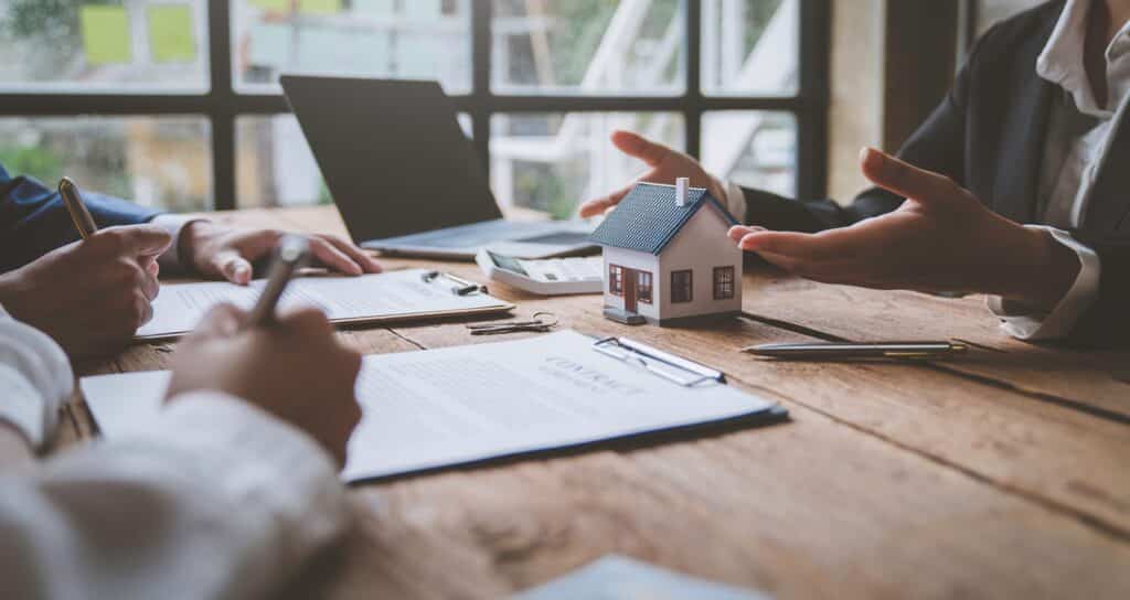 A real estate agent and a client engage in a discussion | Sewell Sewell Beard LLC